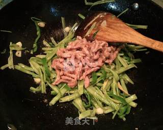 Stir-fried Shredded Pork with Water Spinach recipe