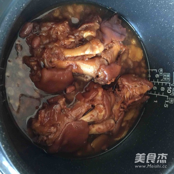 Fermented Bean Curd and Peanut Braised Trotters recipe