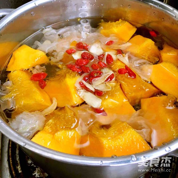 Pumpkin White Fungus Soup ~ Delicious and Slimming Sugar Water ~ recipe