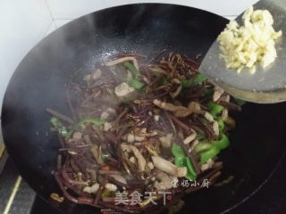 #trust之美# Stir-fried Bracken with Shredded Pork recipe