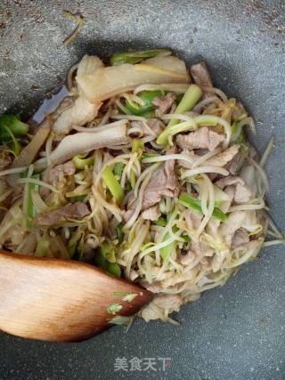 Stir-fried Pork with Green Garlic and Bean Sprouts recipe