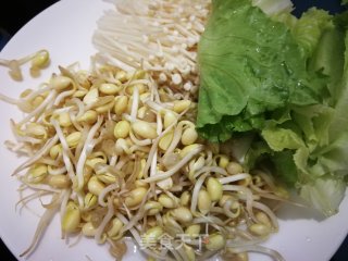 Soybean Sprouts and Lettuce Stewed Sichuan Noodles recipe