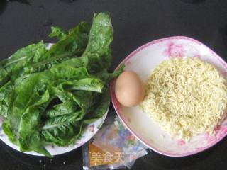 Lettuce and Egg Boiled Instant Noodles recipe