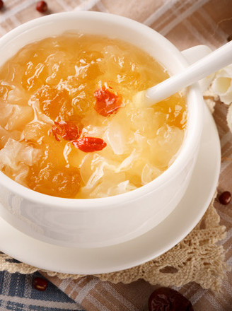 Beauty and Beauty Peach Gel White Fungus Soup recipe