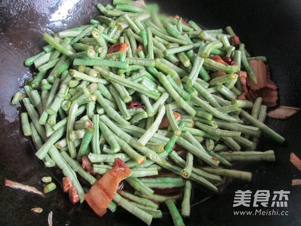 Braised Noodles with Beans recipe