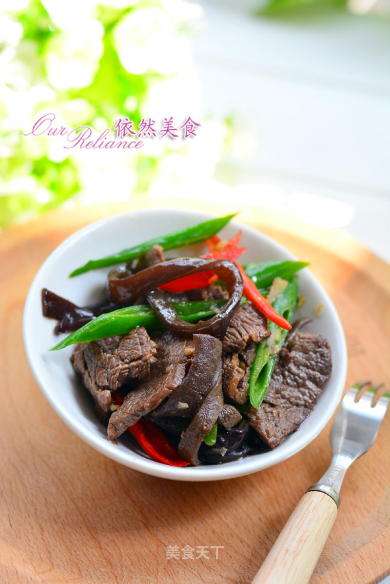 The Perfect Combination of Thinness and Meat---fried Beef with Fungus recipe