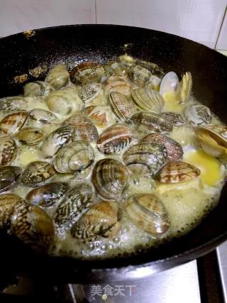 Seafood Spaghetti with Creamy White Sauce recipe