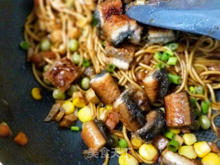 Fried Noodles with Eel and Soy Sauce recipe