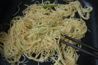 Fried Noodles with Walnuts recipe