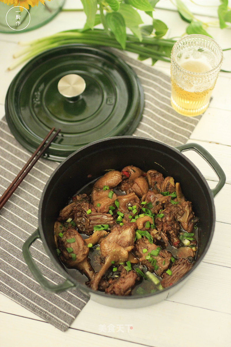 A Cook Made A Cast Iron Pot that Will Give You Endless Aftertastes of Beer Duck recipe