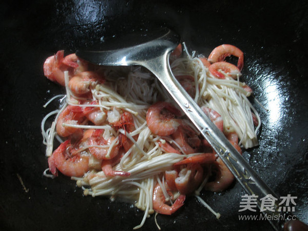 Stir-fried Sea Prawns with Enoki Mushrooms recipe