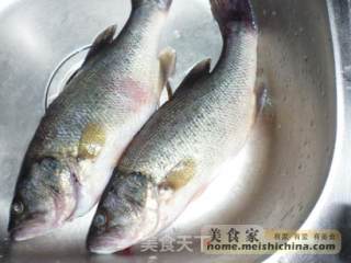 Italian Style Pan-fried Sea Bass recipe