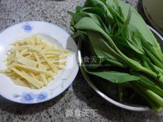 Stir-fried Rapeseed with Winter Bamboo Shoots recipe