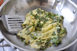 Scrambled Eggs with Pepper Sprouts recipe