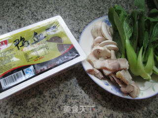 Boiled Duck Blood with Chicken and Mushrooms recipe