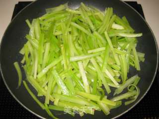 Fried Squid with Celery recipe