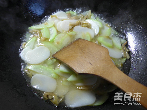 Mustard Shredded Night Flowering Rice Cake Soup recipe