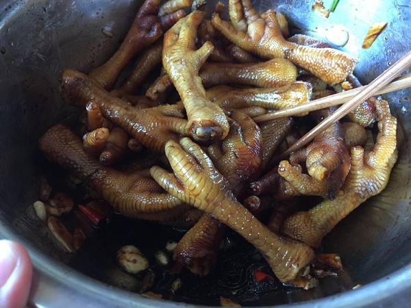 Braised Chicken Feet with Pepper Oil recipe