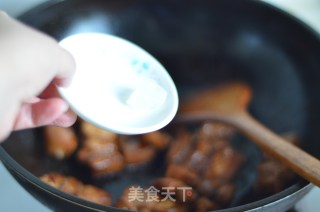 Which One is Better, Meat or Taro?-braised Pork with Taro recipe