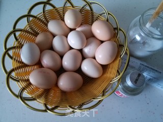 Simple Version of Homemade Red Heart Salted Eggs recipe