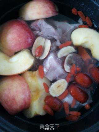 Apple Carrot Pork Bone Soup recipe