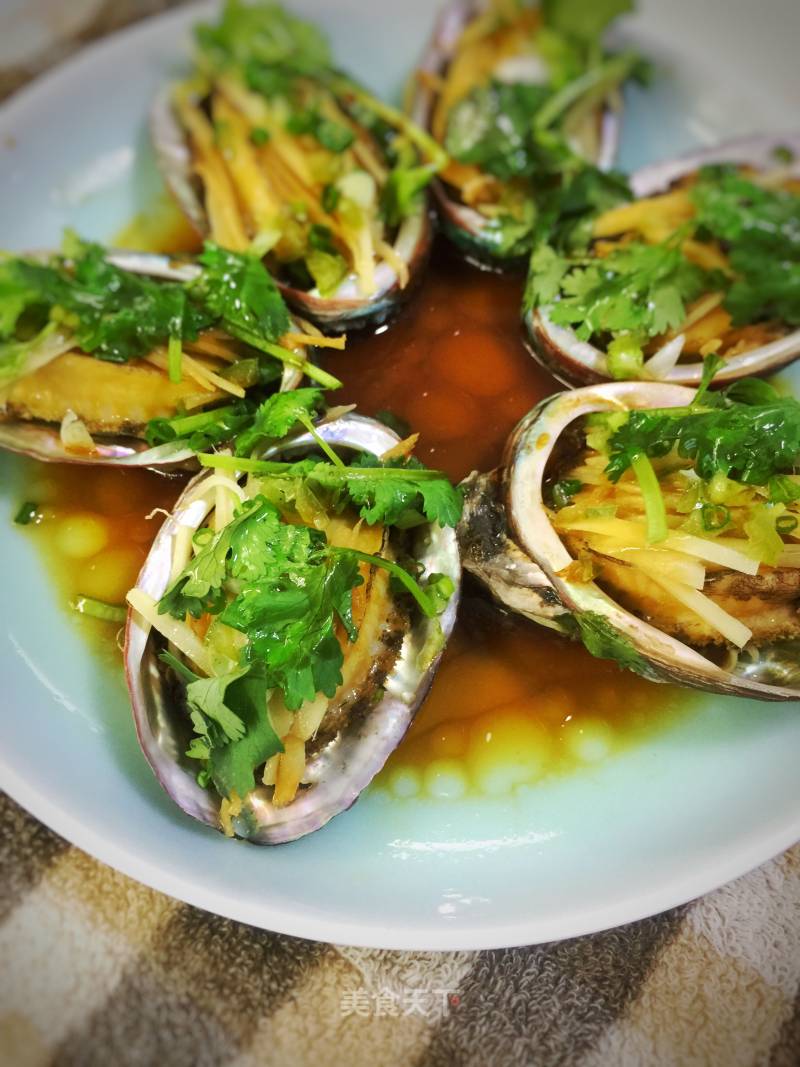 Steamed Abalone with Soy Sauce King