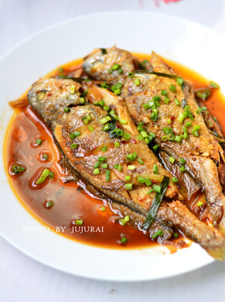Braised Small Yellow Croaker in Soy Sauce