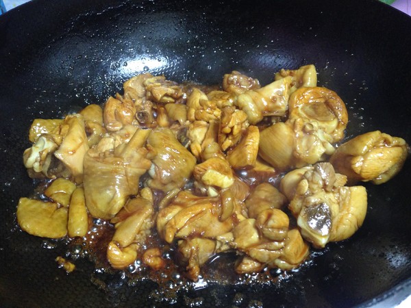 Stewed Chicken Drumsticks with Hazel Mushroom recipe