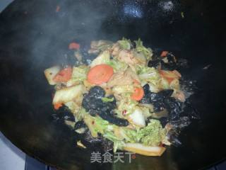 Stir-fried Cabbage Fungus with Pork Belly recipe