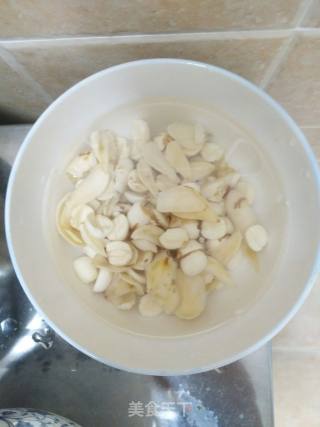 White Fungus and Lotus Seed Soup recipe