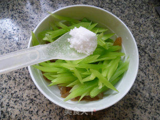 Lettuce Mixed with Jellyfish recipe