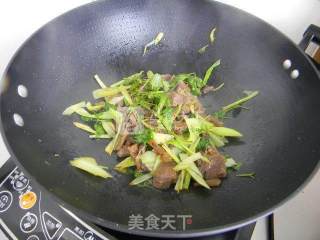 Stir-fried Beef Slices with Scallions recipe