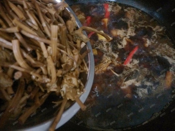Stewed Chicken Soup with Tea Tree Mushroom recipe