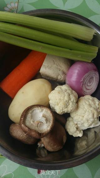 Nutritious Shrimp and Seasonal Vegetable Braised Rice recipe