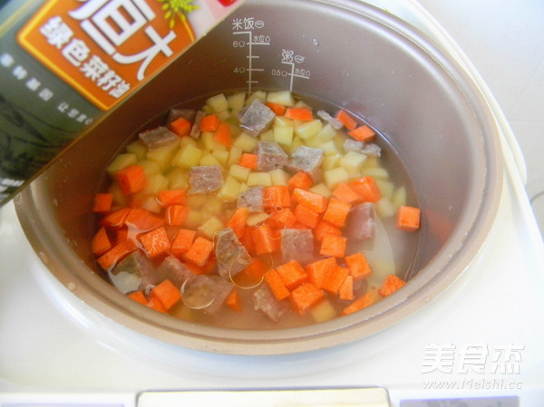 Carrot Potato Ham Braised Rice recipe