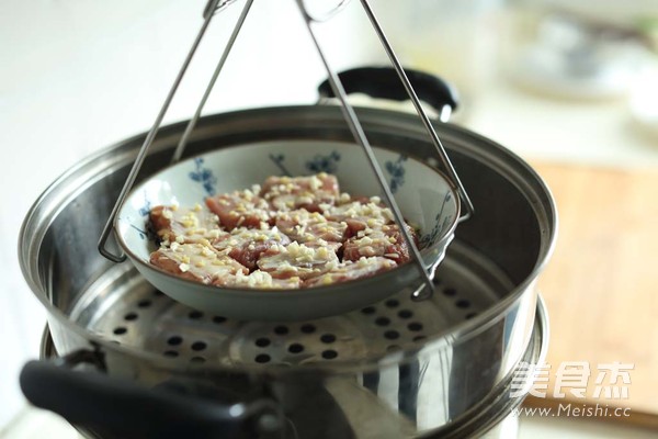 Steamed Pork Ribs with Garlic recipe