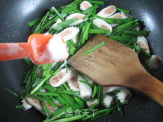 Stir-fried Scallop Balls with Leek recipe