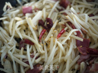 Shredded Bamboo Shoots with Bacon and Chicken Sauce recipe