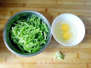 Scrambled Eggs with Spinach Stem recipe
