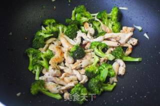 Healthy Western Style Chicken Breast Stir-fried Hor Fun recipe