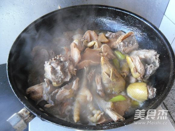 Stewed Chicken Head Mushroom recipe