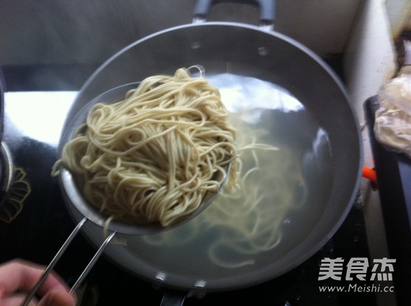 Hot Noodles with Sesame Paste recipe