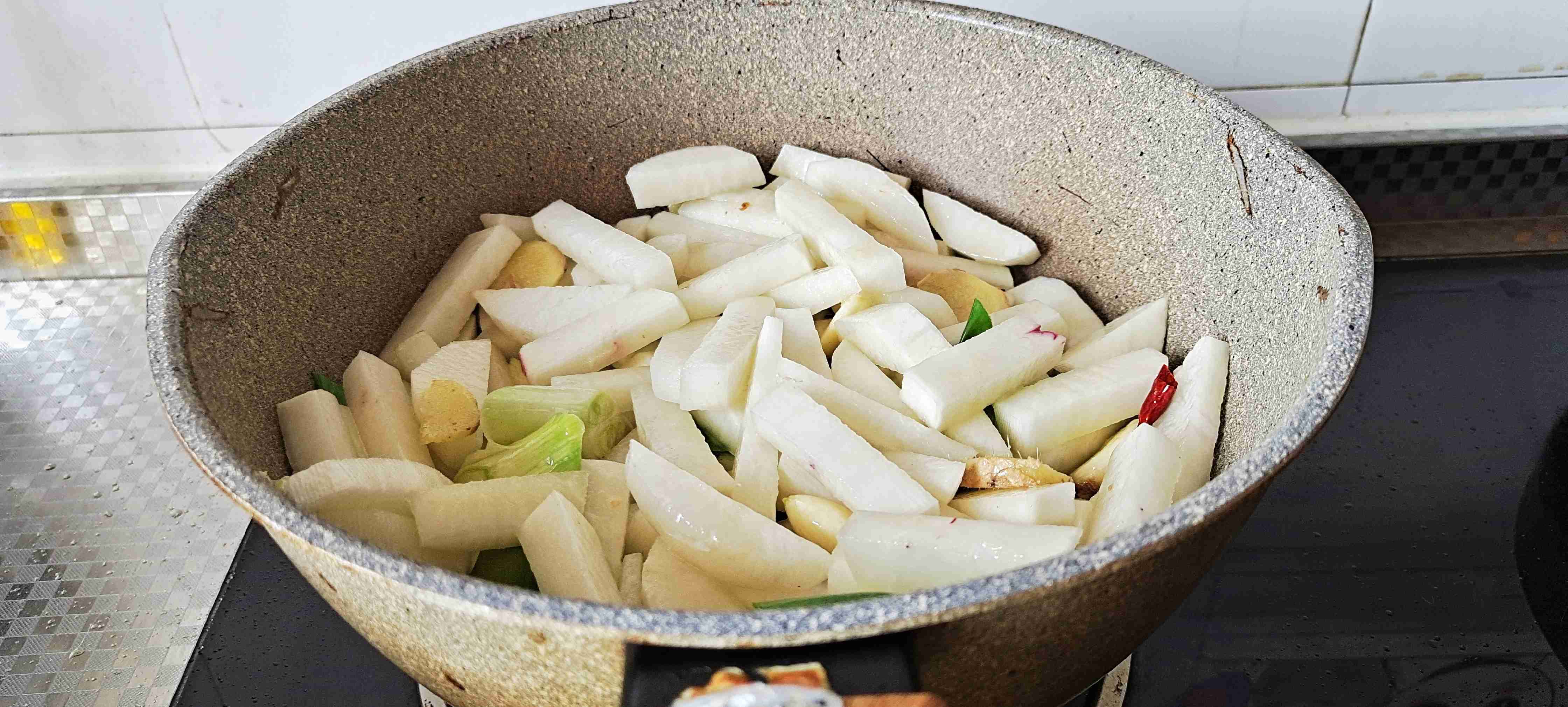 Eat More Radishes in Winter, So Stew with Fish, Radishes recipe