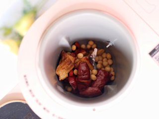 Jujube Soy Milk with Wolfberry recipe