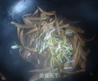 Stir-fried Radish with Coprinus Mushroom recipe