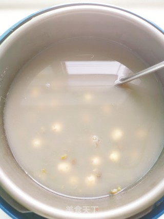 Lotus Seed Mung Bean Soup recipe