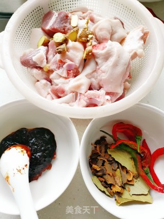 Braised Pork Trotters with Sauce recipe
