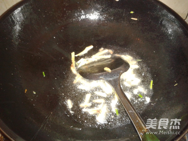 Celery Stir-fried Pork Sausage recipe