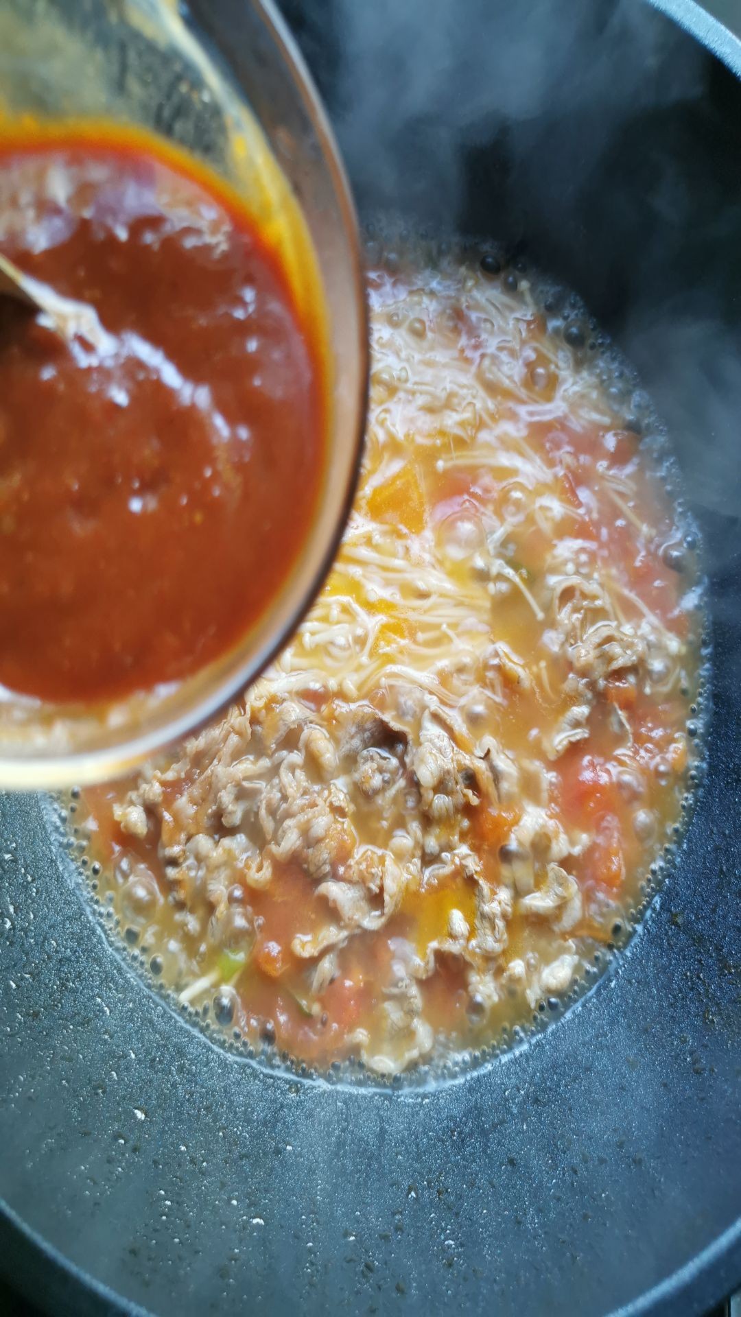 Beef Soup with Enoki Mushroom and Tomato recipe