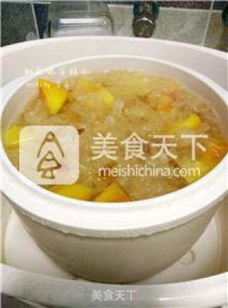 【winter Skin】peach Gum and Tremella Sweet Soup recipe